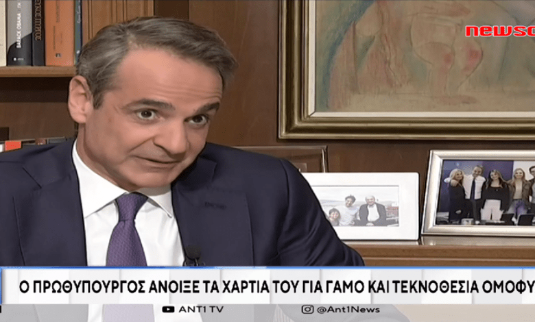 https://newsontime.gr/Ομόφυλα Ζευγάρια - Μαρινάκης: Θα νομοθετηθεί η ισότητα στον πολιτικό γάμο